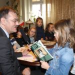 „Mali reporterzy 2d” z Żurawiny przeprowadzili wywiad z kuratorem